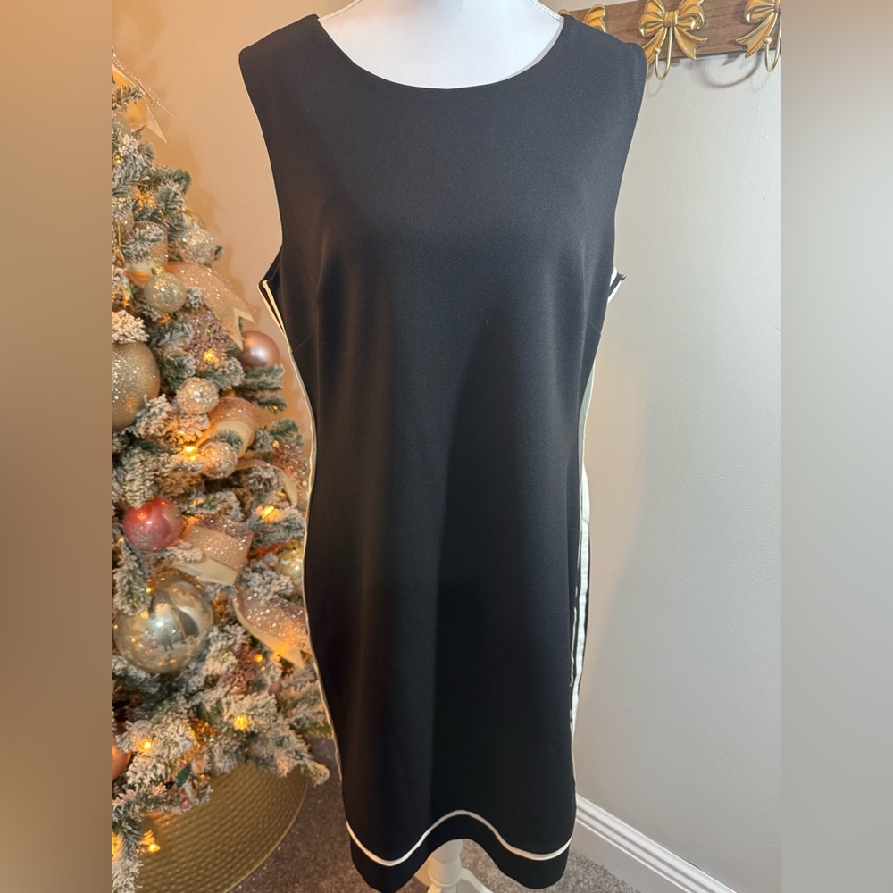 Vince Camuto Black Shift Dress White Trim Sleeveless Size 14 NWT - Picture 3 of 7